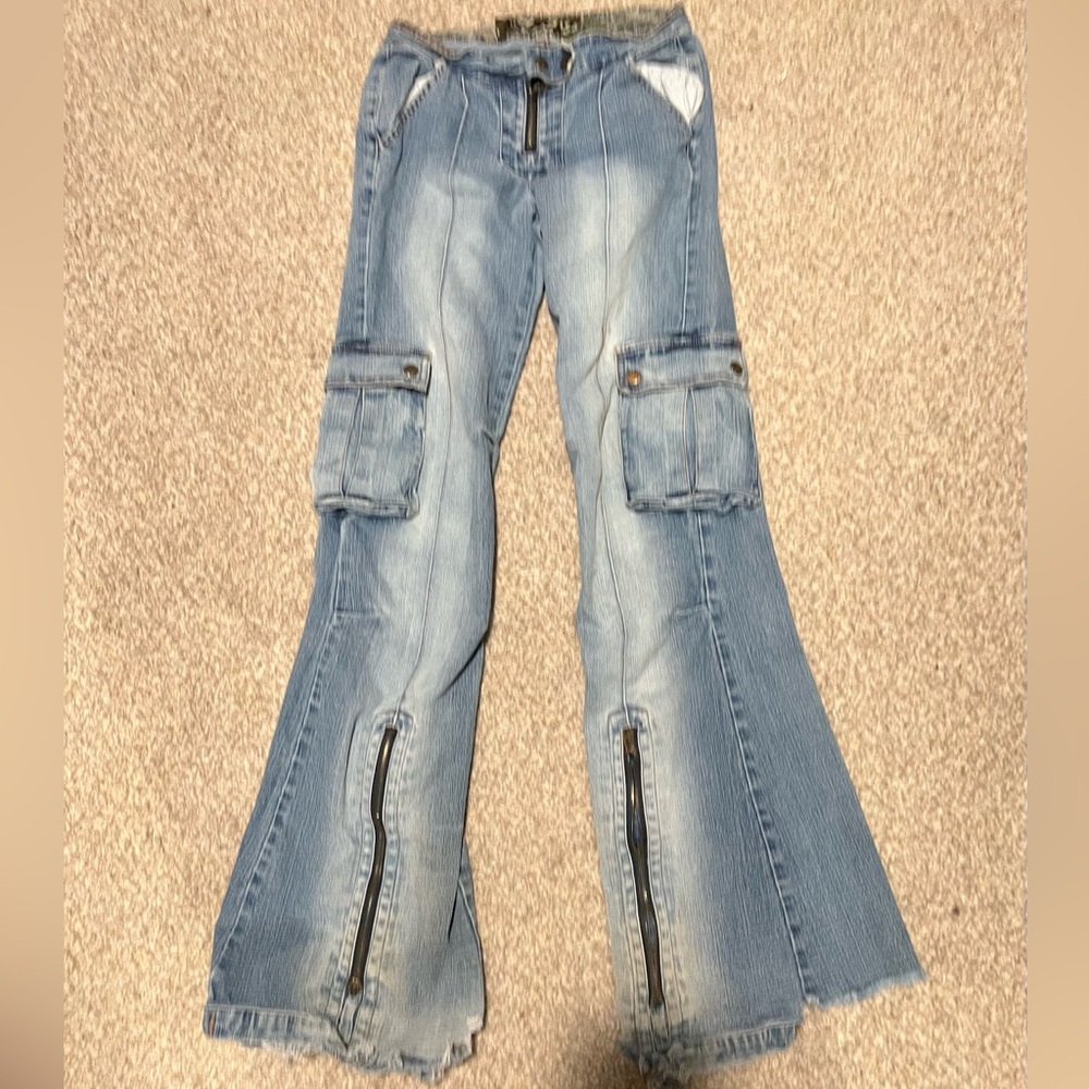 Flared low waisted jeans w/ cargo pockets